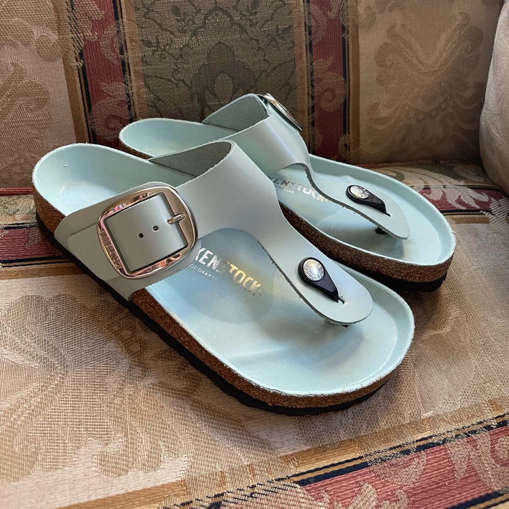 Birkenstock Gizeh High Shine Surf Green. Size 5-5.5 Women